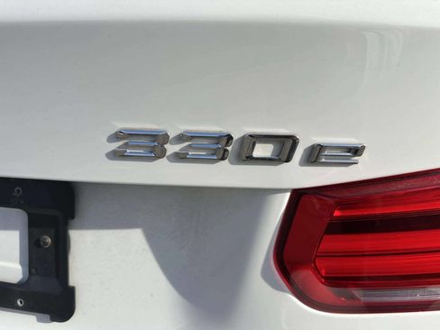 Used 2018 BMW 330e 330e iPerformance 4dr Sedan image 36