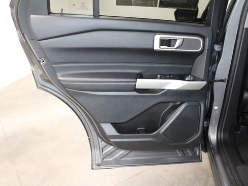 Used 2022 Ford Explorer XLT w/ Equipment Group 202A image 29