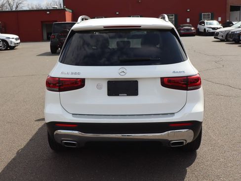 Used 2022 Mercedes-Benz GLB 250 4MATIC w/ Premium Package Lite image 6