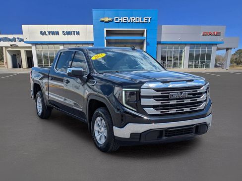 Used 2025 GMC Sierra 1500 SLE RWD image 3