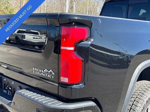 Used 2024 Chevrolet Silverado 2500 High Country w/ Technology Package AWD/4WD image 12
