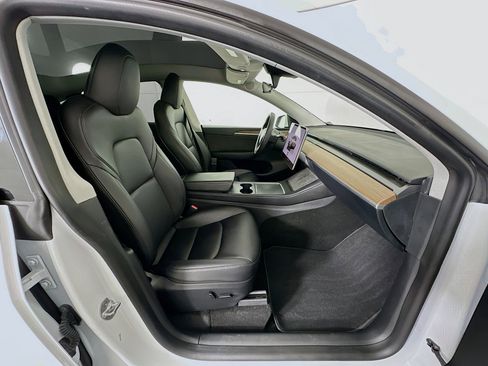 Used 2023 Tesla Model Y Long Range image 30