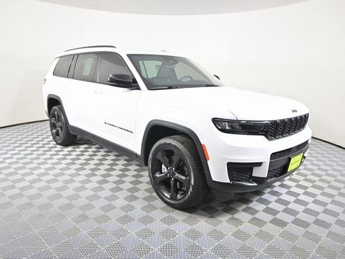 Used 2022 Jeep Grand Cherokee L Laredo image 9