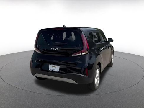 Used 2025 Kia Soul LX w/ LX Technology Package FWD image 13