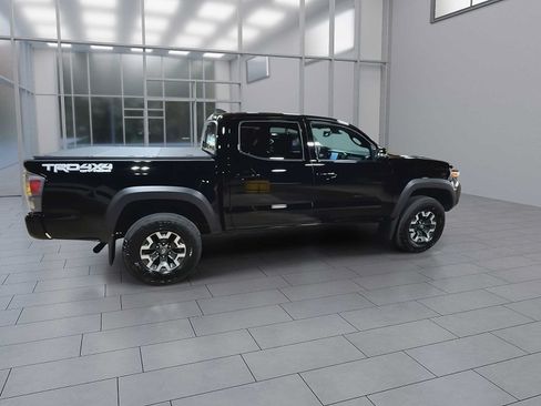 Used 2023 Toyota Tacoma TRD Off-Road w/ TRD Premium Off Road Package AWD/4WD image 9