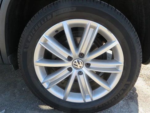 Used 2014 Volkswagen Tiguan SEL image 52