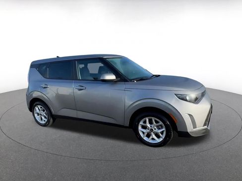 Used 2025 Kia Soul LX w/ LX Technology Package image 2