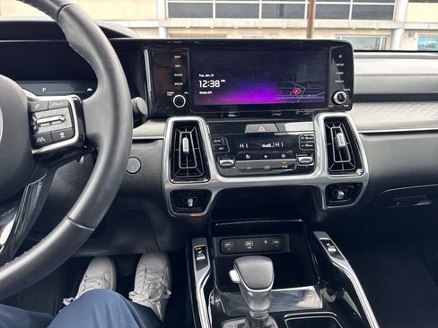 Certified 2023 Kia Sorento SX image 18