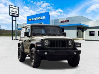 Used 2025 Jeep Wrangler Sport AWD/4WD video 1