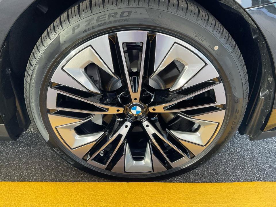 Used 2026 BMW 530i xDrive w/ Premium Package AWD/4WD image 25