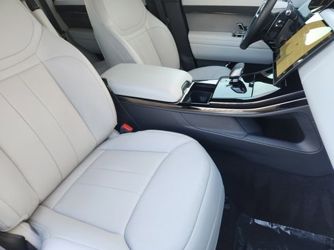 Certified 2025 Land Rover Range Rover Sport SE image 14