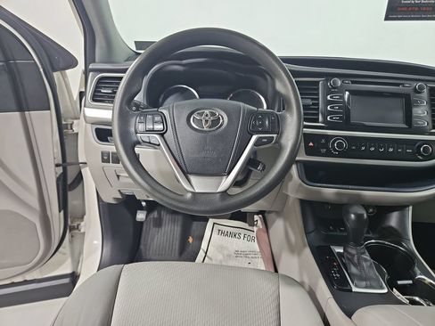 Used 2014 Toyota Highlander LE FWD image 14