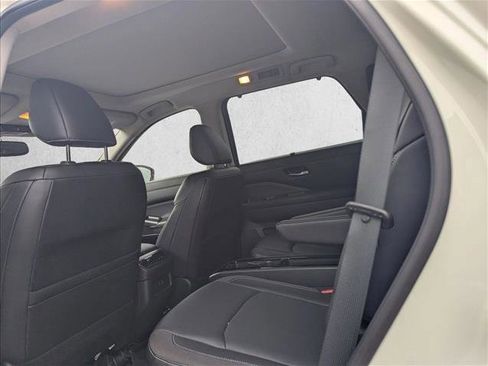 Used 2022 Nissan Pathfinder SL w/ SL Premium Package FWD image 13