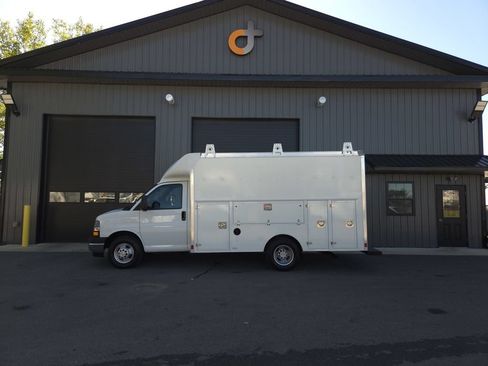 Used 2019 Chevrolet Express 3500 w/ Power Convenience Package RWD image 4