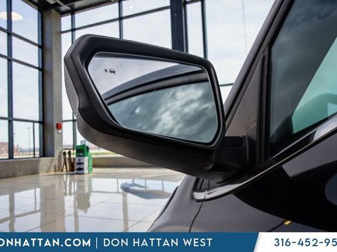 Used 2020 Chevrolet Equinox LT w/ Driver Convenience Package image 34