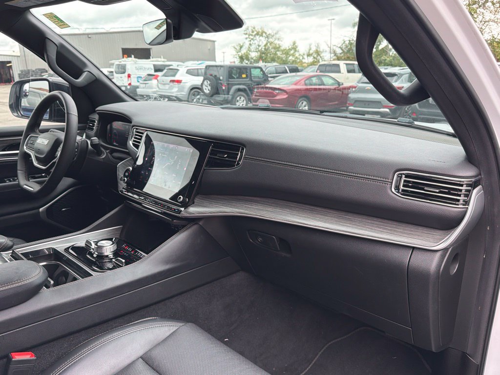Used 2024 Jeep Wagoneer Series III AWD/4WD image 16