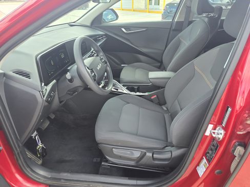 Used 2024 Kia Niro LX FWD image 11