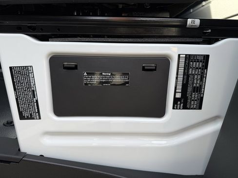 Used 2024 Mercedes-Benz Sprinter 3500 image 22