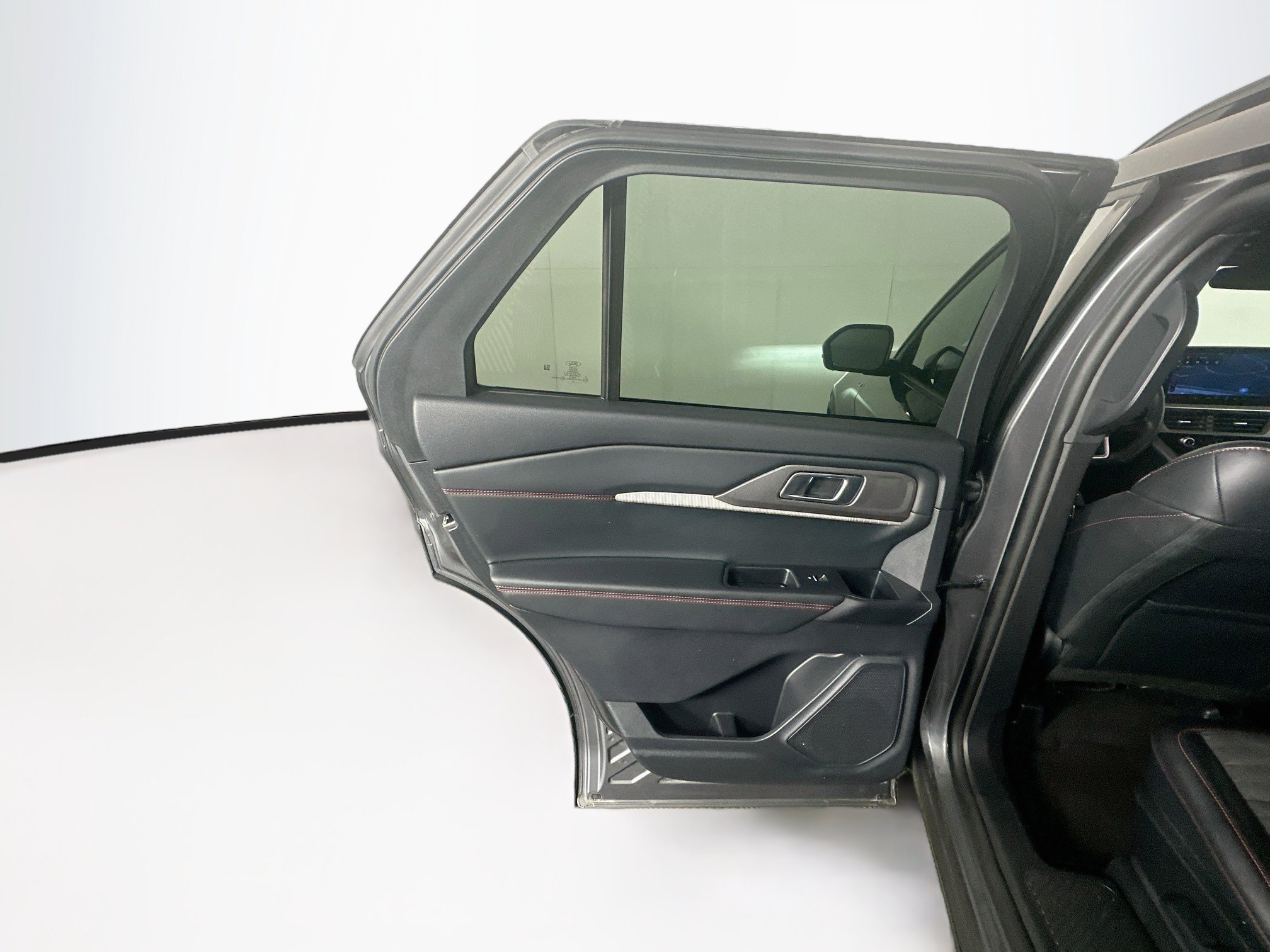 Used 2025 Ford Explorer ST-Line w/ ST-Line Street Pack AWD/4WD image 26
