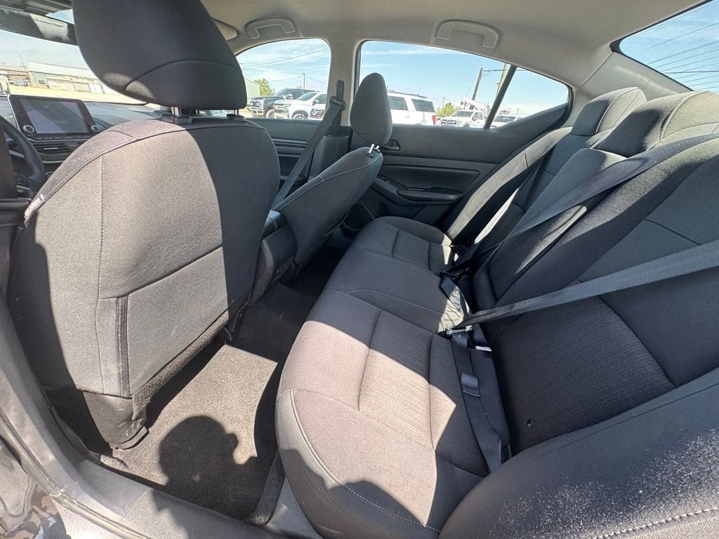 Used 2025 Nissan Altima 2.5 SV FWD image 11