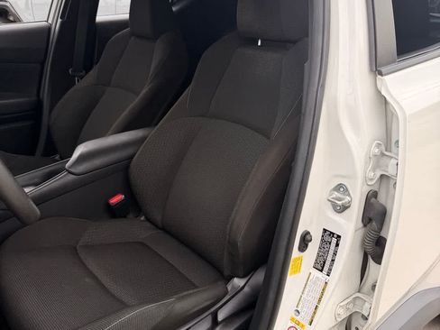 Used 2019 Toyota C-HR LE FWD image 9