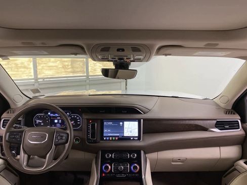 Used 2021 GMC Yukon Denali w/ Denali Premium Package image 12