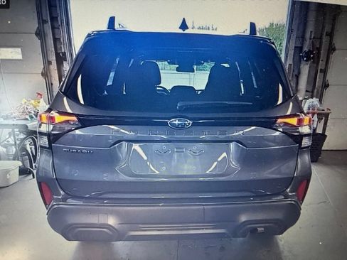 Used 2025 Subaru Forester Premium AWD/4WD image 3