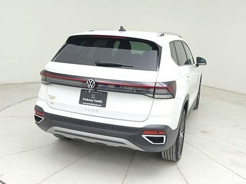 Used 2025 Volkswagen Taos SE image 6