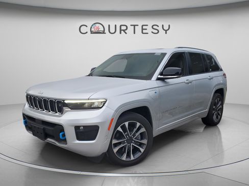Used 2023 Jeep Grand Cherokee Overland w/ Advanced Protech Group III AWD/4WD image 1
