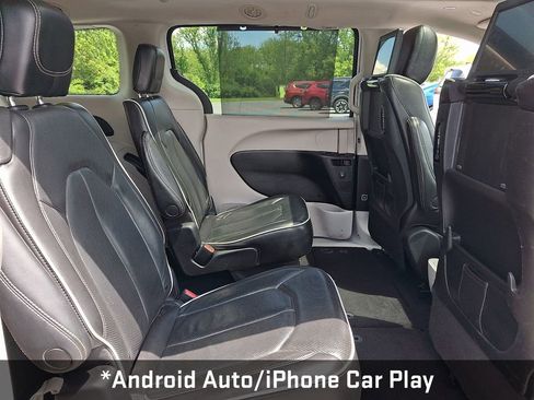 Used 2023 Chrysler Pacifica Limited w/ Uconnect Theater Family Group FWD image 11