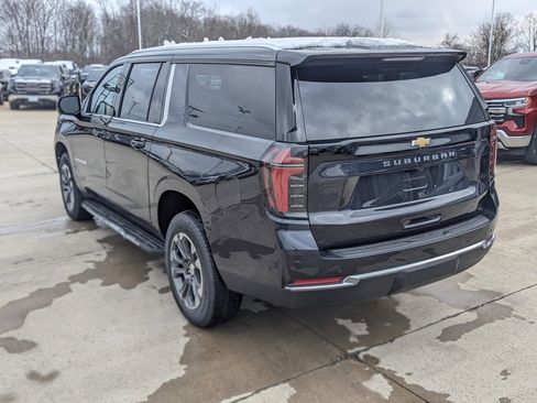New 2026 Chevrolet Suburban LS image 8