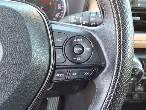 Used 2021 Toyota RAV4 XLE Premium AWD/4WD image 21