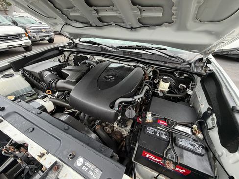 Used 2017 Toyota Tacoma SR AWD/4WD image 37