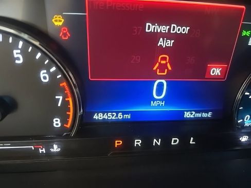 Used 2022 Ford Explorer XLT image 5