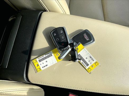 Used 2017 Cadillac XT5 Luxury w/ Driver Awareness Package image 34