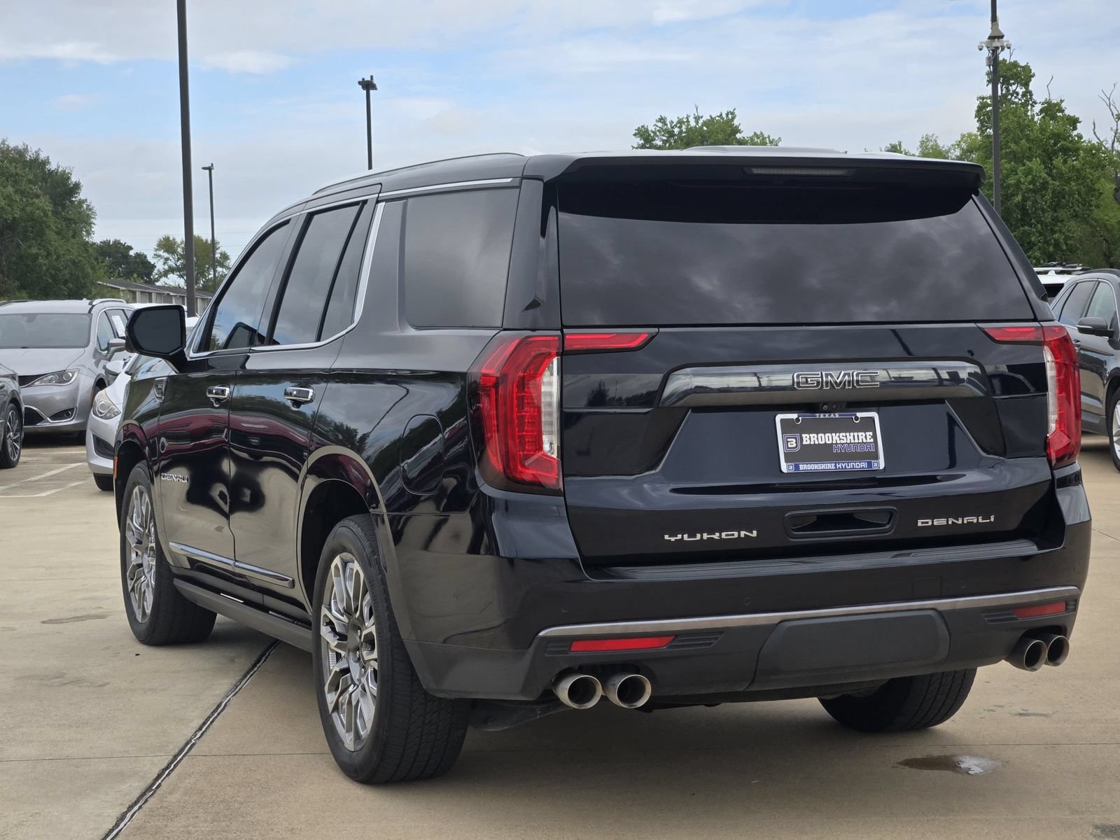 Used 2023 GMC Yukon Denali Ultimate AWD/4WD image 8