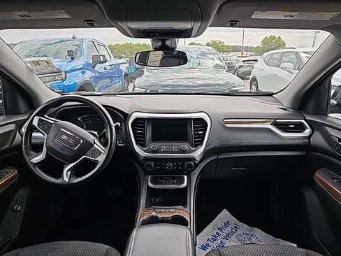 Used 2023 GMC Acadia SLE w/ Driver Convenience Package image 4