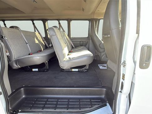 Used 2025 Chevrolet Express 3500 LT w/ LT Preferred Equipment Group image 27