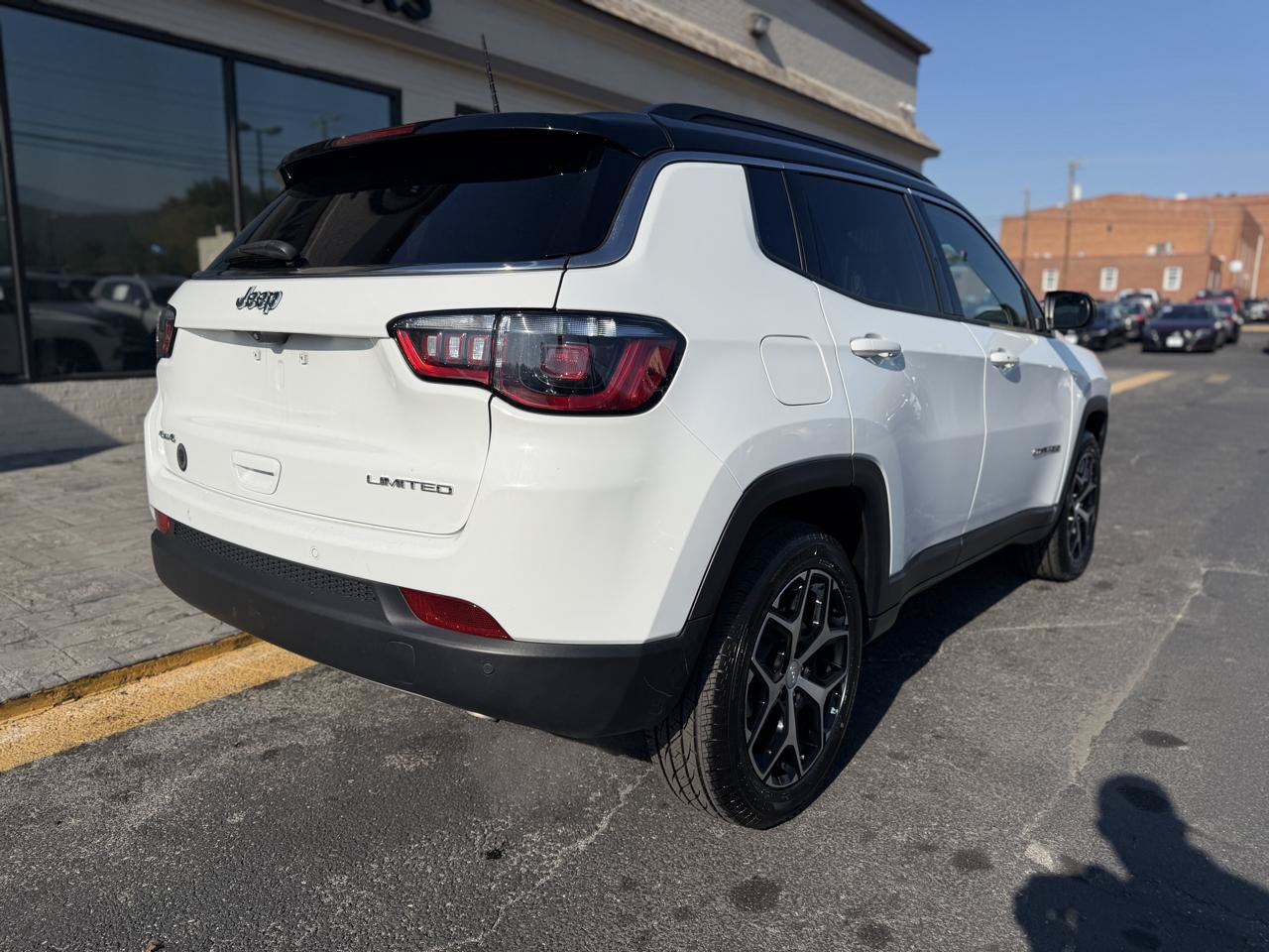 Used 2024 Jeep Compass Limited AWD/4WD image 3