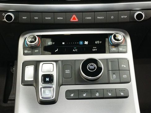 Used 2025 Hyundai Palisade Calligraphy FWD image 13
