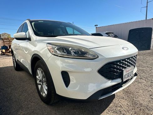 Used 2020 Ford Escape SE image 2