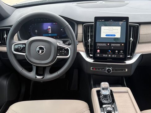 New 2025 Volvo XC90 T8 Core image 11