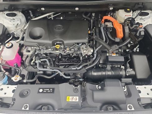 Used 2025 Toyota RAV4 XLE AWD/4WD image 40