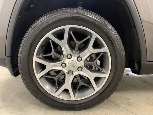 Used 2019 Jeep Grand Cherokee Limited AWD/4WD image 21