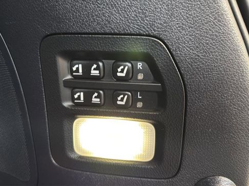 Used 2016 Lexus LX 570 4WD image 23