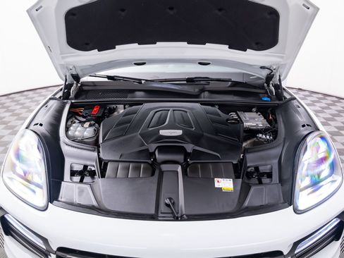 Certified 2023 Porsche Cayenne S image 32