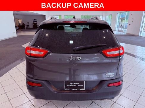 Used 2018 Jeep Cherokee Latitude Plus w/ Comfort/Convenience Group FWD image 6