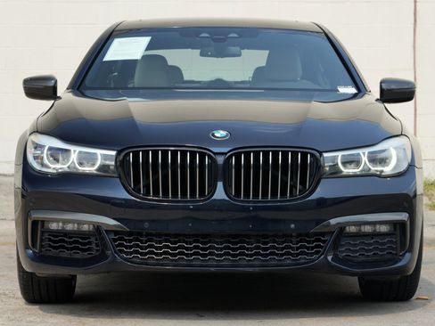 Used 2019 BMW 740i w/ M Sport Package RWD image 7