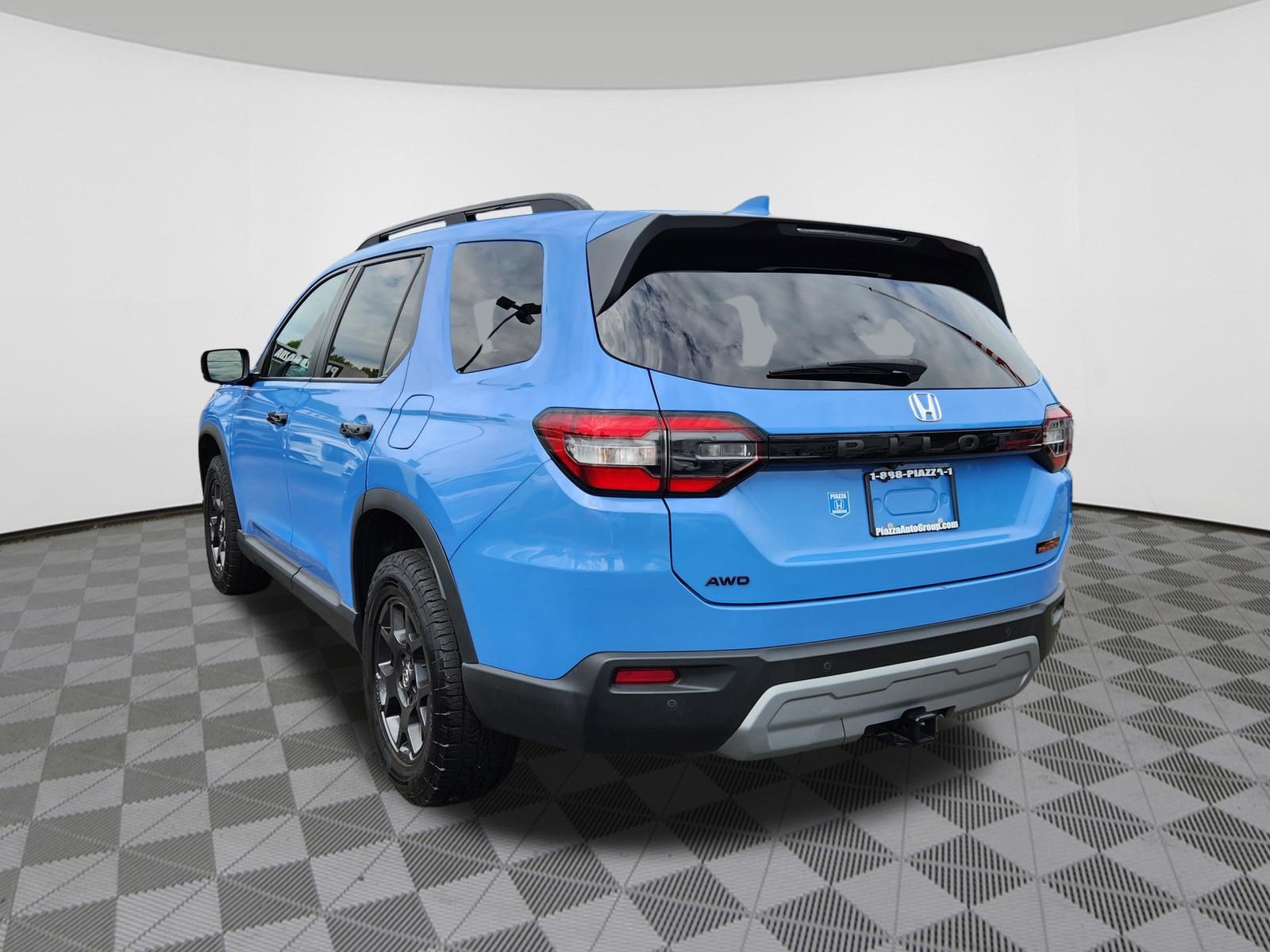 Certified 2025 Honda Pilot TrailSport image 3