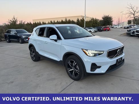 Certified 2025 Volvo XC40 B5 Core image 3